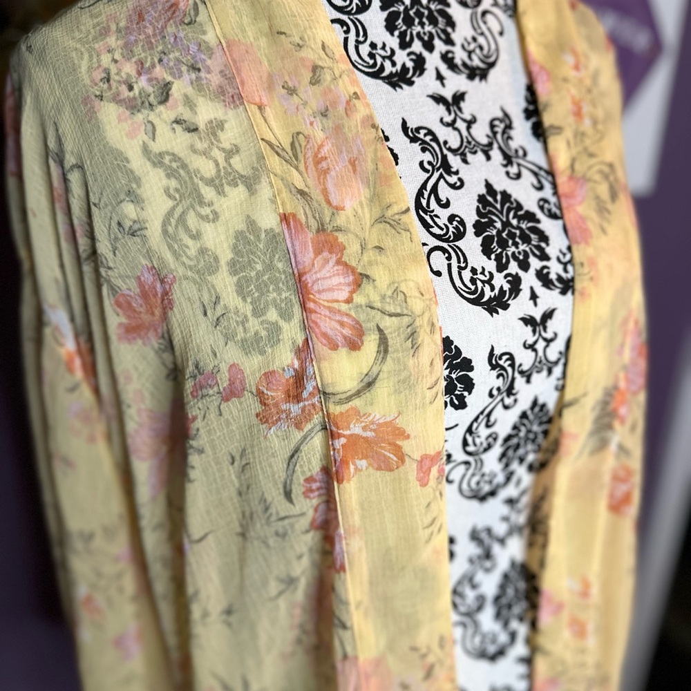American Eagle Outfitters Yellow Floral Kimono